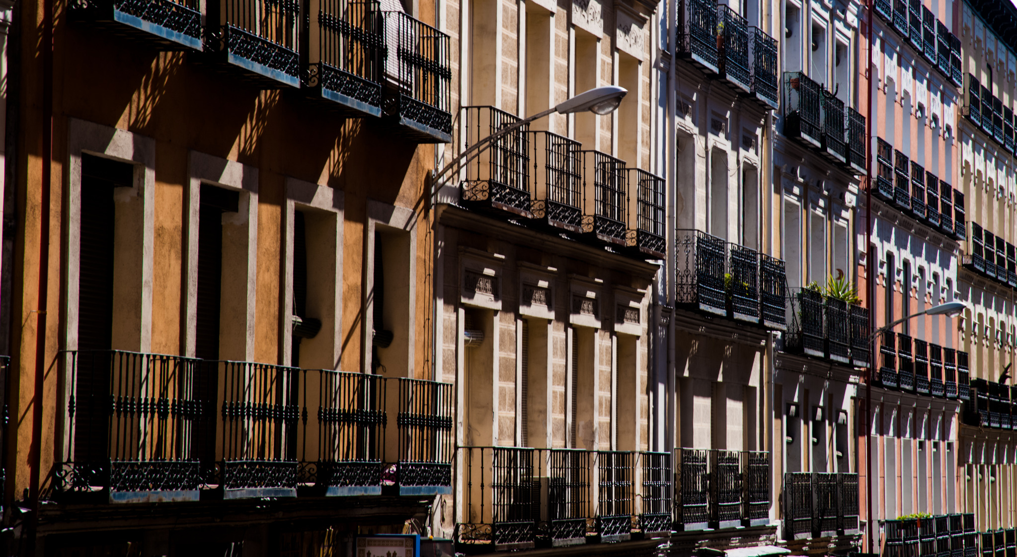 Fachadas de edificios residenciales en Madrid